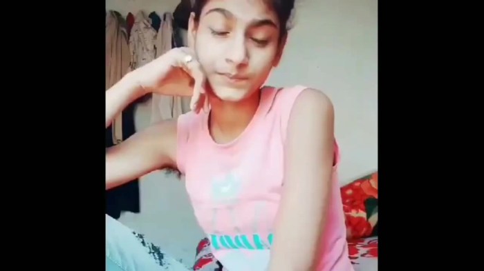 Cewek tiktok pamer ketek mulus